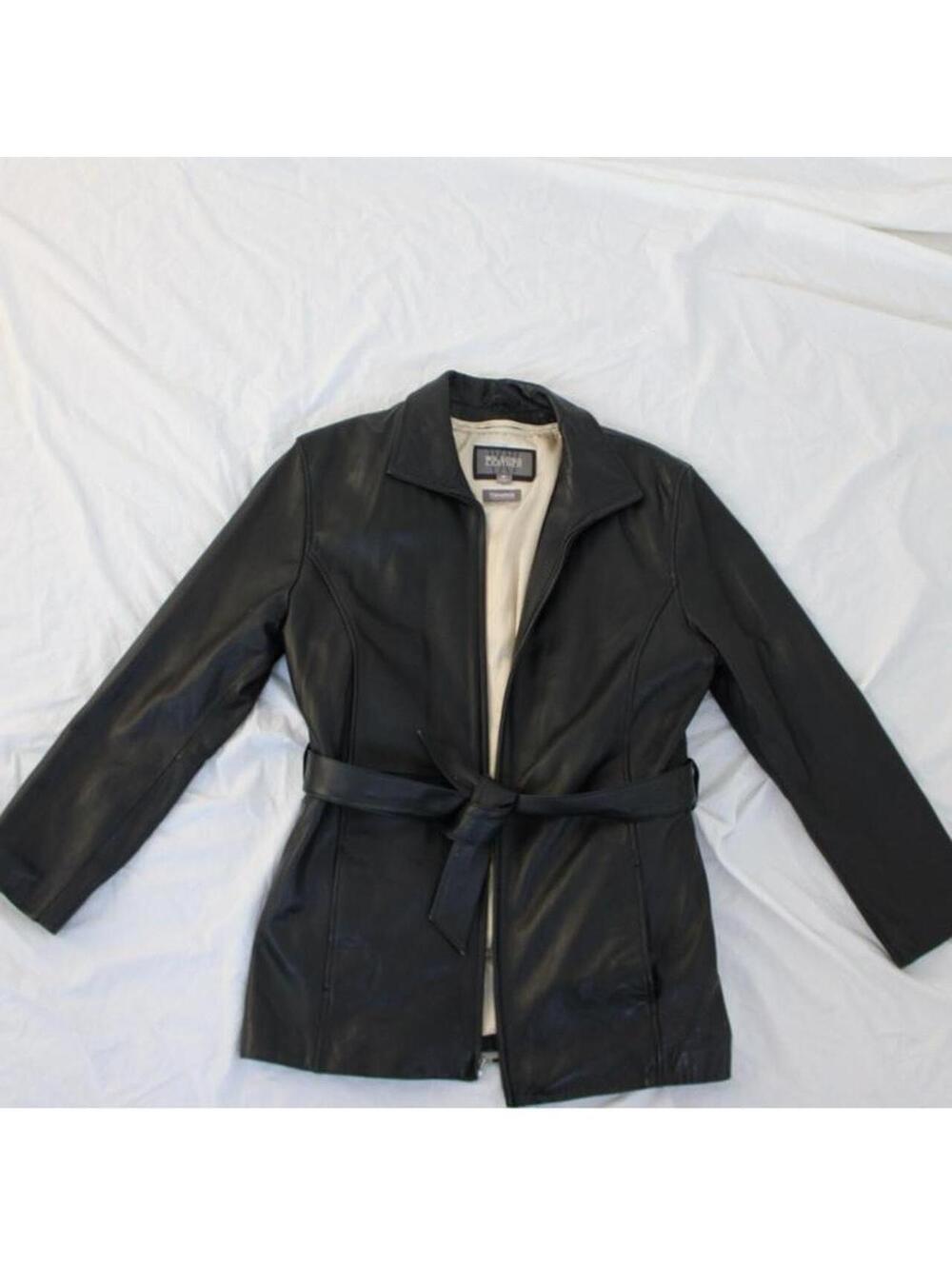 Vintage 90s Wilson’s Leather black leather jacket with belt Size M.